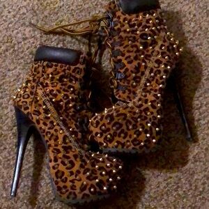 Leopard gold studded platform boots